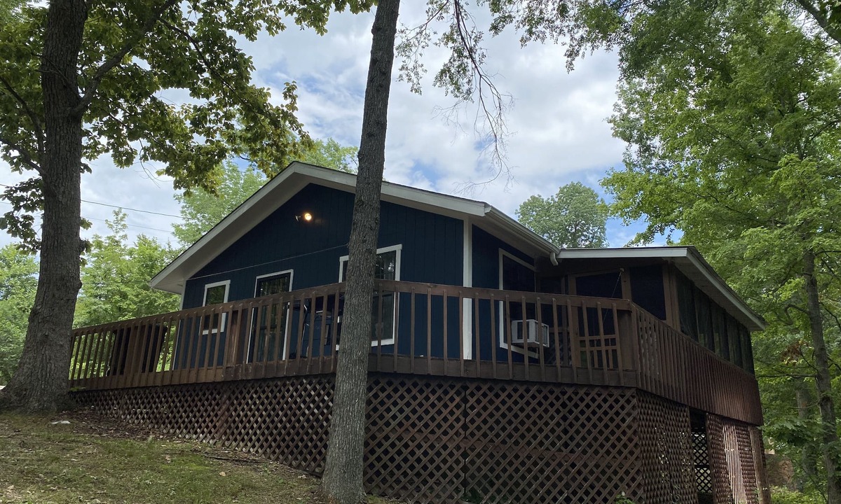 Westview House | Cozy Waterfront Cabin on Rough River Lake