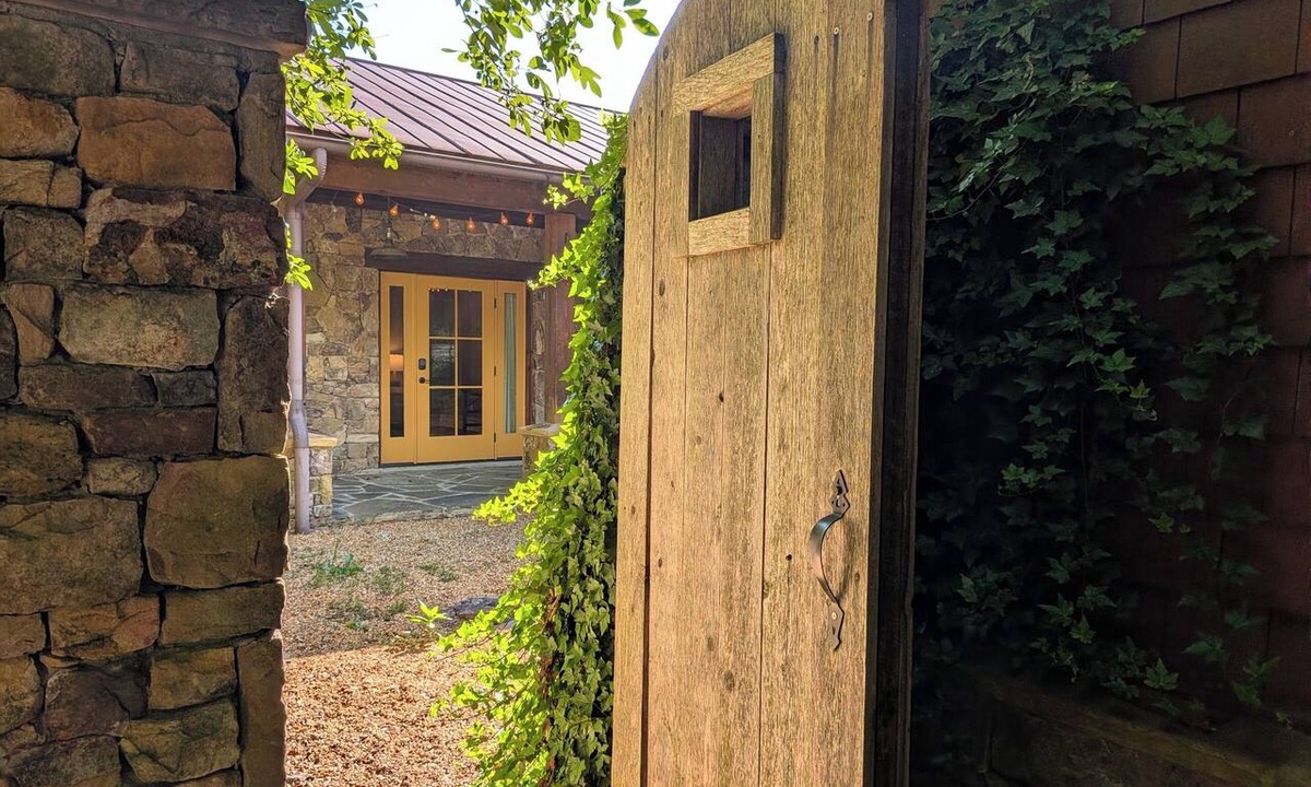 Young Harris Apartment | Crane Creek Vineyards- Suite w/Private Courtyard