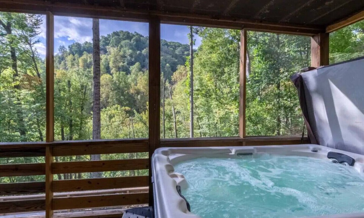Sylva House | Crashing Creek Cabin, Hot Tub, Mountain Views & King Bed!