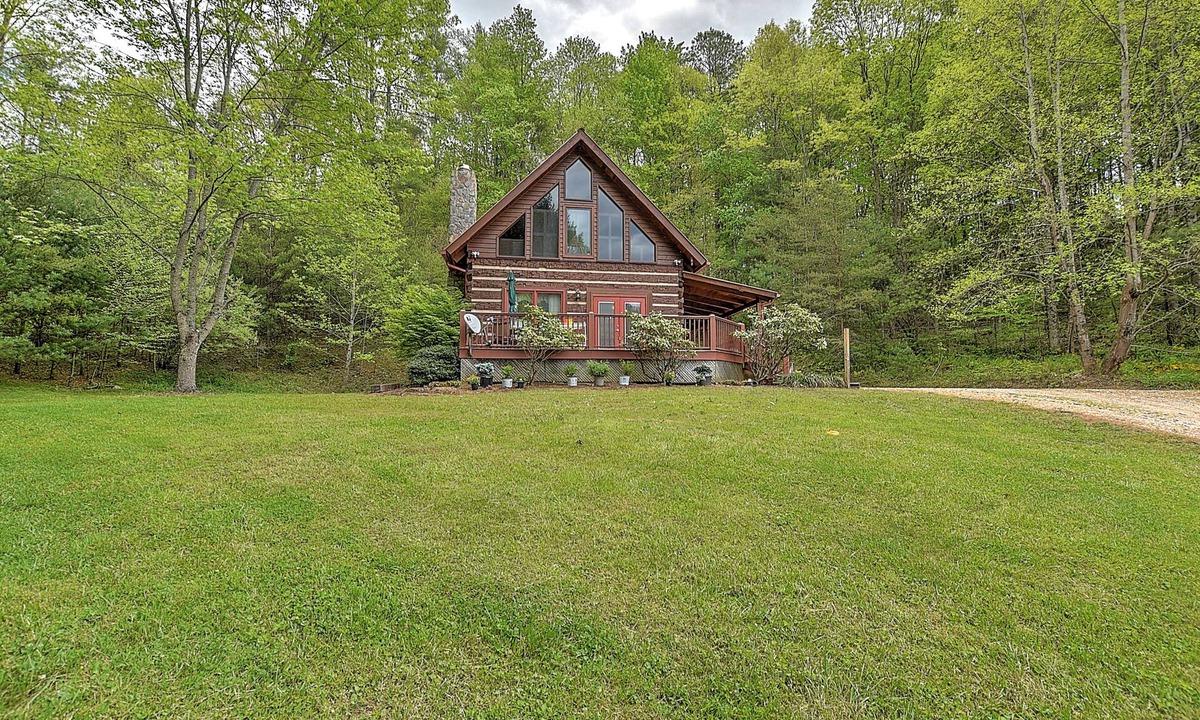 Butler Cabin | Cross Creek Ranch located near Lake Watauga