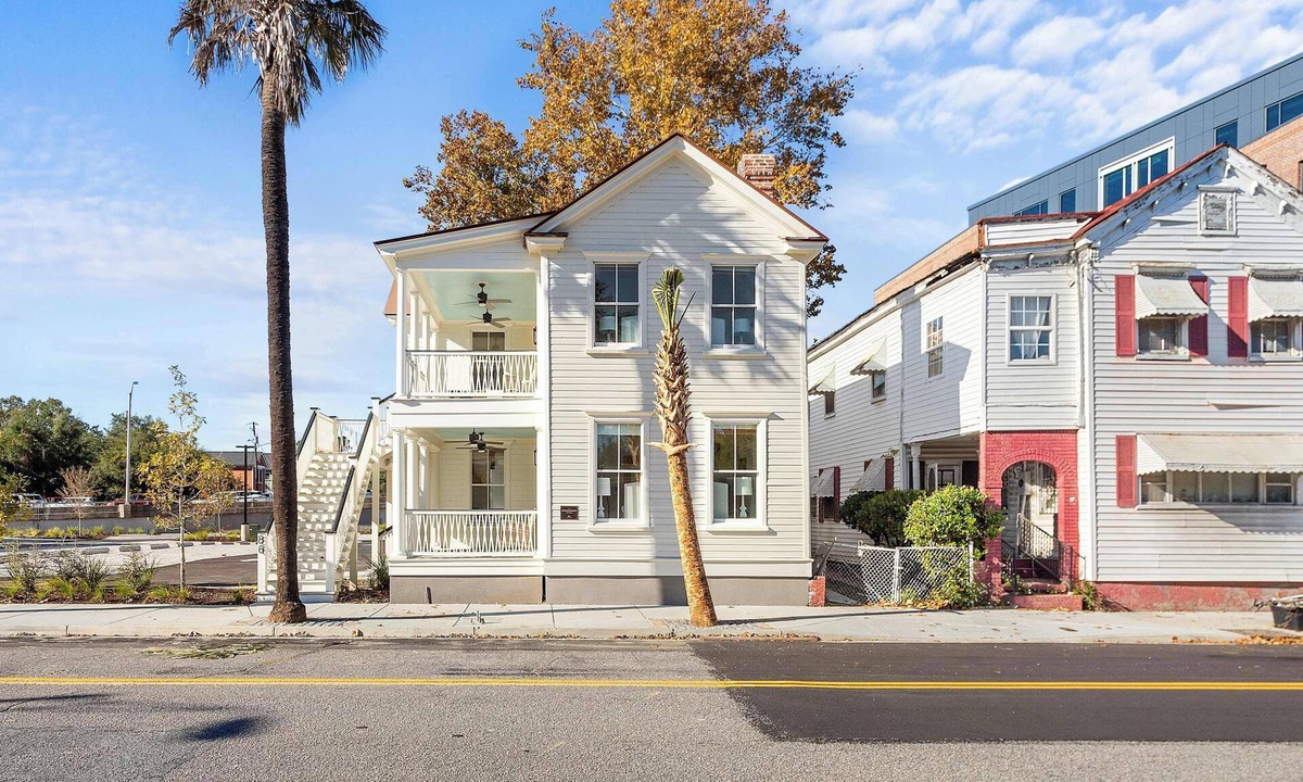 Downtown Charleston House | Crosstown @ King | Elegant & Modern 6BR Charleston