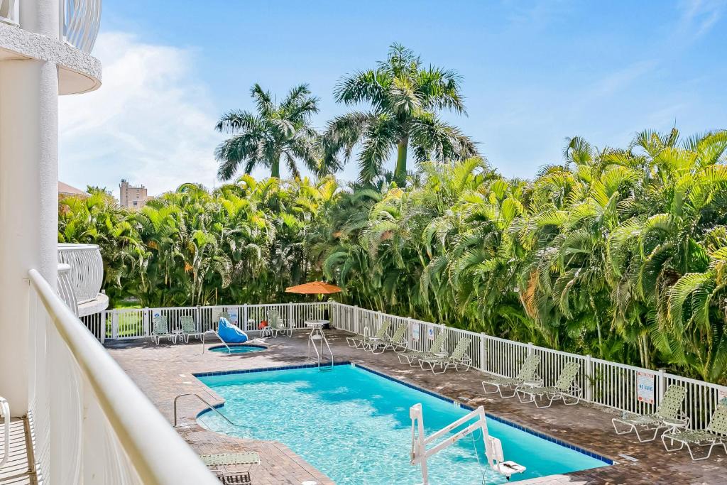 Treasure Island Hotel | Crystal Palms 307