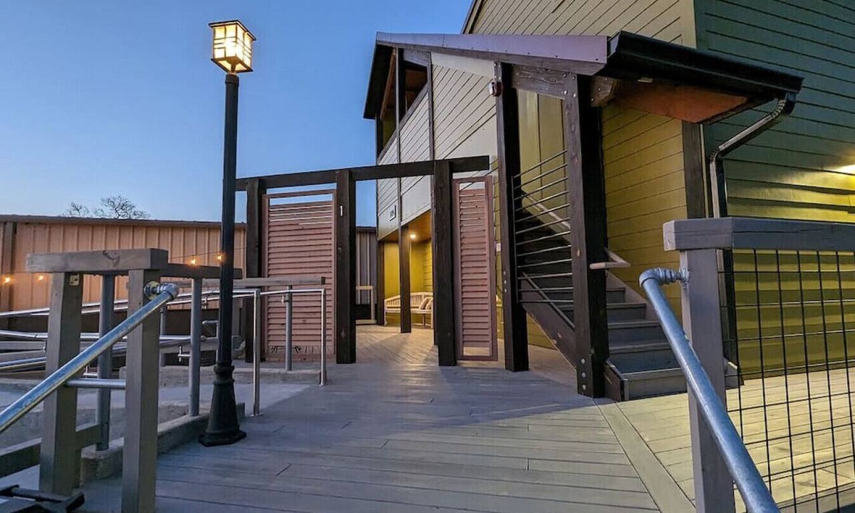 Eighth Avenue Apartment | Custom Shed #1 in Berry Hill off 8th—Step-Free