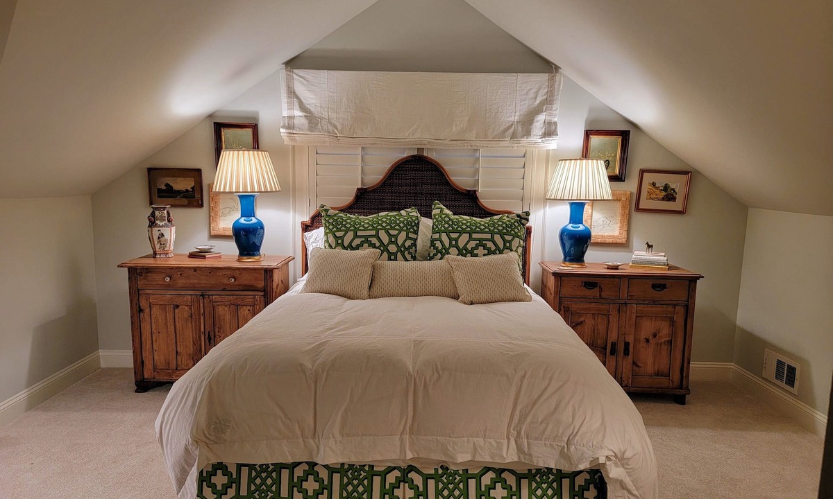 Athens House | DAWG House in Five Points Athens close to stadium all venues 3-bedroom/4 baths!