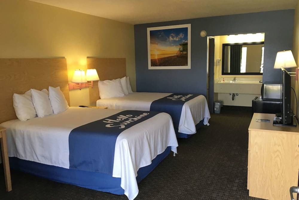 Crystal River Hotel | Days Inn by Wyndham Crystal River