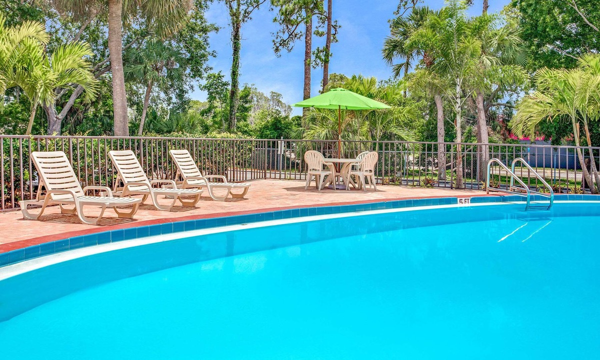 South Bradenton Hotel | Days Inn by Wyndham Bradenton - Near the Gulf