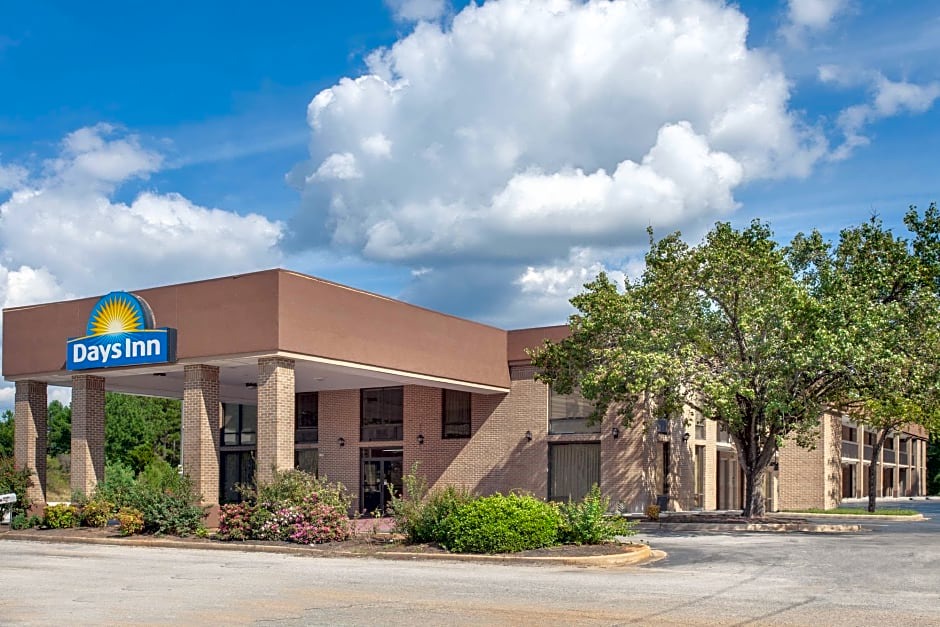Clinton Hotel | Days Inn by Wyndham Clinton-Presbyterian College