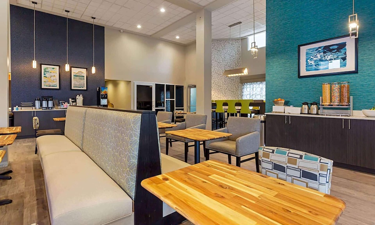 Bowling Green Hotel | Days Inn & Suites by Wyndham Bowling Green