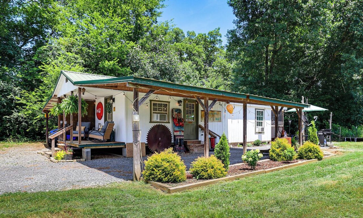 Dayton Cabin | Dayton Cabin on 42-Acre Farm: Fish, Hike, Unwind!