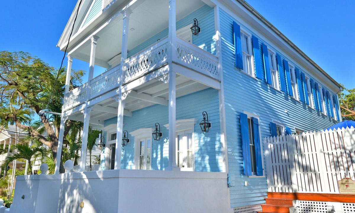 Historic Seaport House | Debonair Victorian Estate