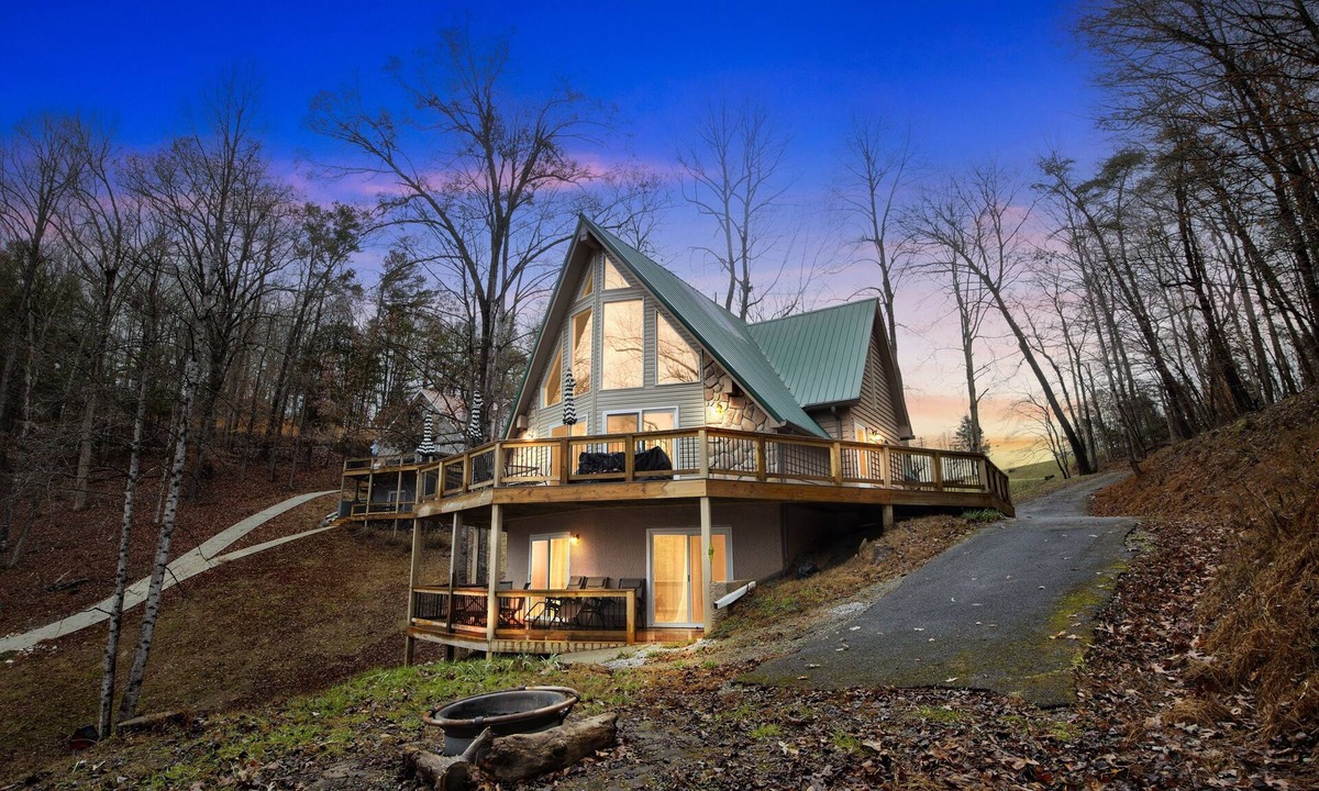 La Follette House | Deerfield Hideaway At Old Rocky 5 Bedroom Home