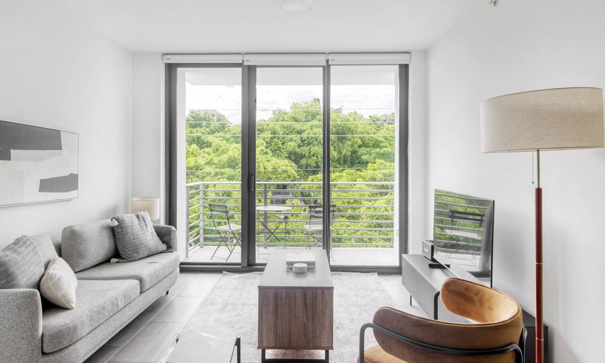 Northeast Miami Apartment | Deluxe Upper East Side 1BR w/Gym, Pool & W/D, nr Mimo, by Blueground