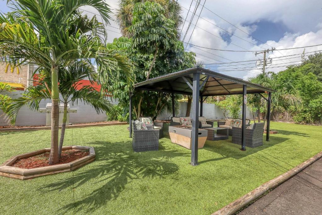 Virginia Park Apartment | Designed 1BR with Garden in Tampa Virginia Park