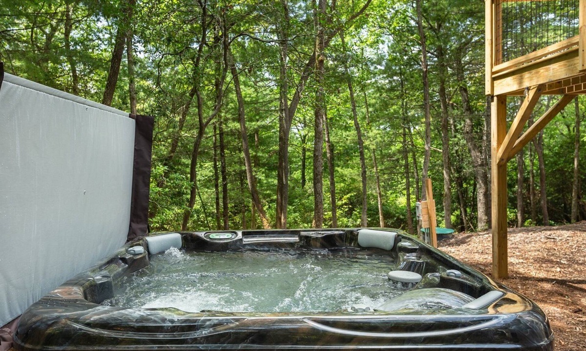 Penrose House | Dialed Inn in Hendersonville