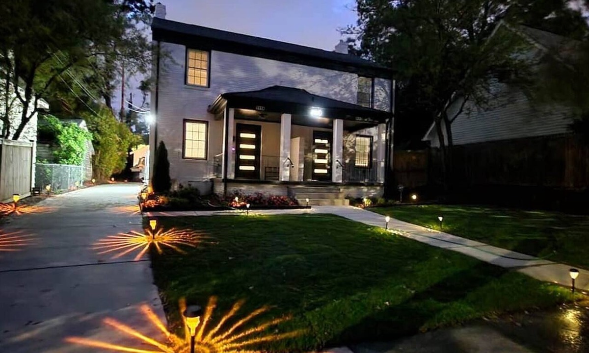 Dilworth Apartment | Dilworth Retreat | Walk to Shops/Restaurants
