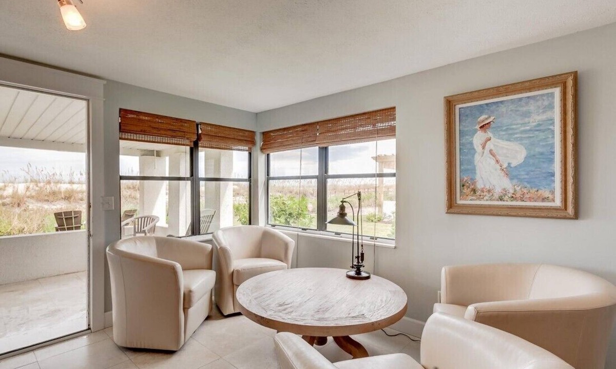 St. Augustine Beach House | 💲 DIRECT OCEANFRONT COTTAGE 💲 Best Section of Beach - Steps to Beach -Walk to Restaurants