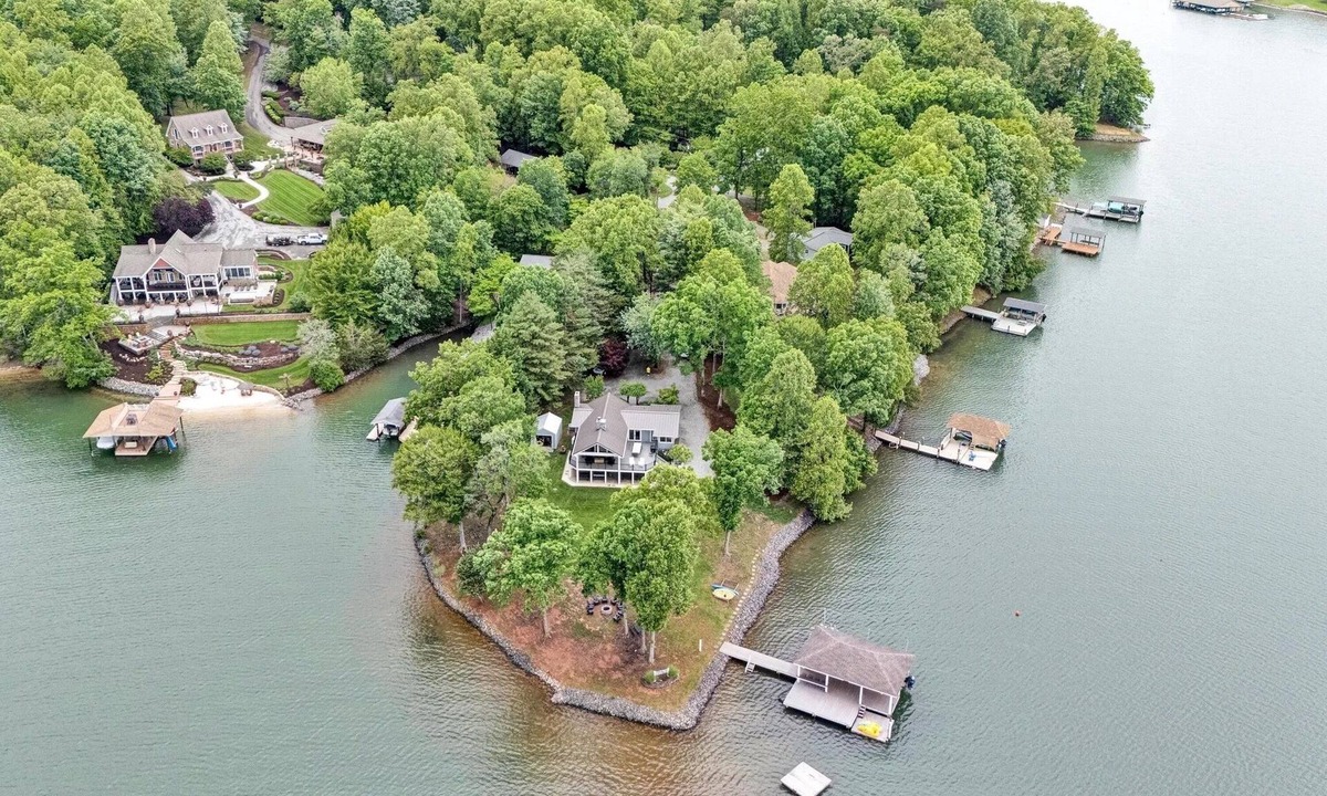 Huddleston House | Dockside dreaming at its best! The views.AMAZING!
