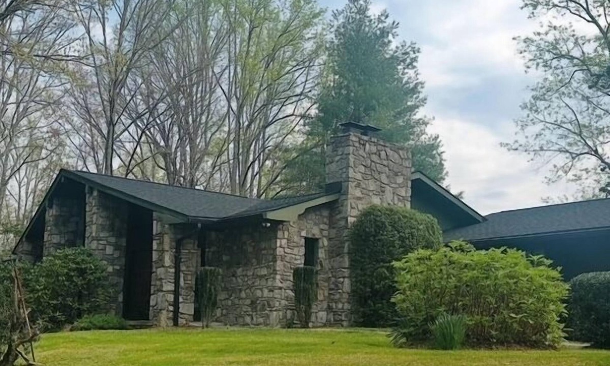 Sylva House | Dog-friendly mountain home with large deck and stunning mountain views