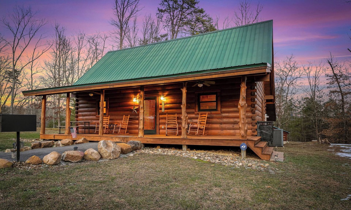 Sevierville Cabin | Dog Friendly! Private Indoor Pool, Hot Tub, GameRoom, Firepit & Free Passes.