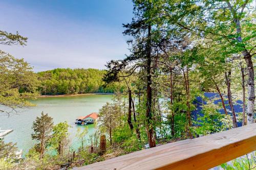 Flat Hollow Marina House | Dog Welcome Waterfront Home Sleeps 12 Firepit