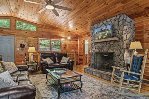 Martin House | Dogwood Cabin with Dock!