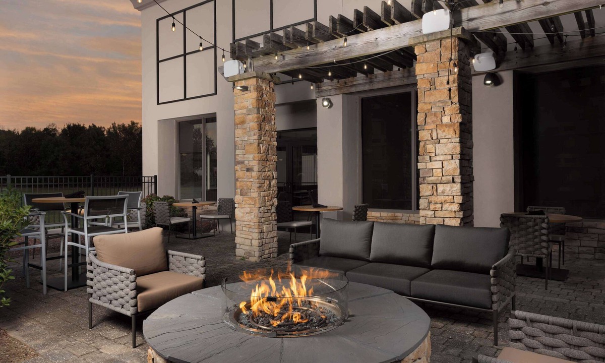 Greensboro Hotel | DoubleTree by Hilton Greensboro Airport