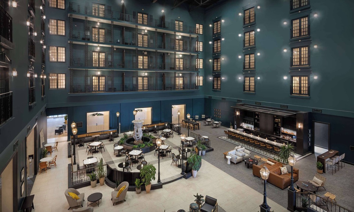 Lexington Hotel | DoubleTree Suites by Hilton Hotel Lexington