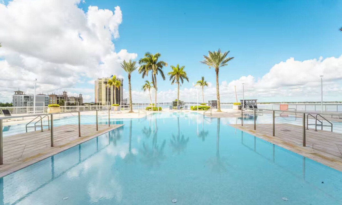 Fort Myers Apartment | Downtown Fort Myers Ocean-View Luxury Pool & Gym