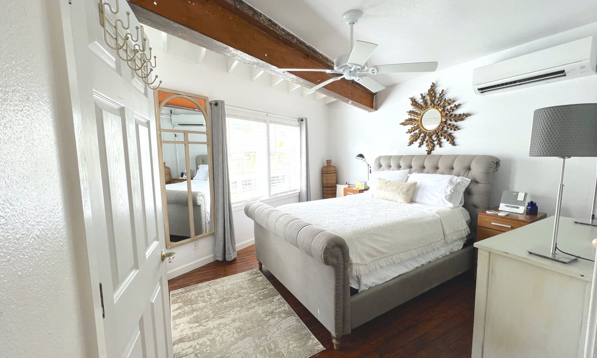 Burns Square Apartment | Downtown Sarasota Apartment in Historic Burns Square, South Side Walkable