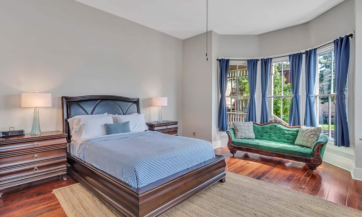 Savannah Victorian District Apartment | Downtown Savannah | Free Parking | Private screened porch and courtyard