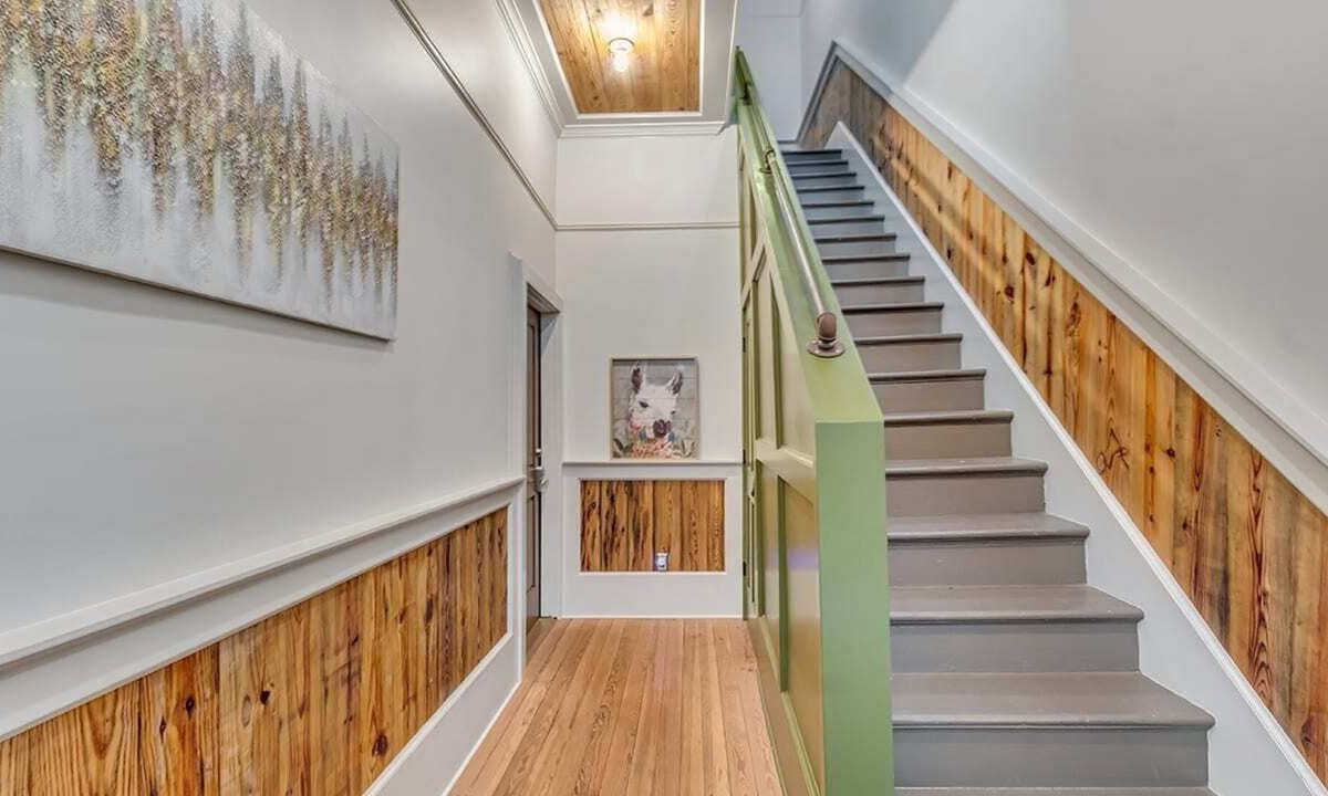 Savannah Victorian District Apartment | Downtown Savannah | Free Parking | Private Porch | Near Forsyth Park