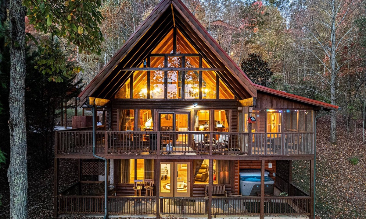 Smoky Mountains Cabin | Dreamy Cabin Escape Amazing Views, HotTub & Dogs
