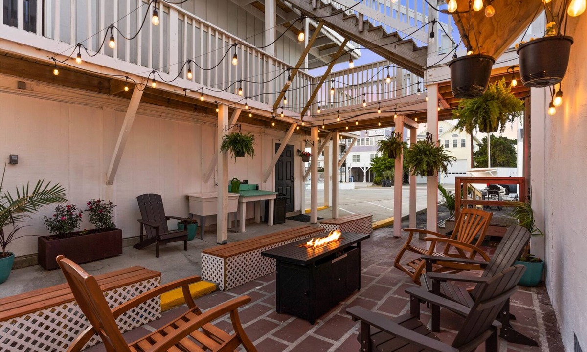 Carolina Beach Hotel | Dry Dock Inn