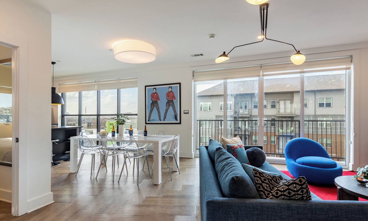 Historic Edgefield House | Dual Bachelor Pads w/Rooftop Lounge & Games | Sleeps 26 | 5 Min to Broadway