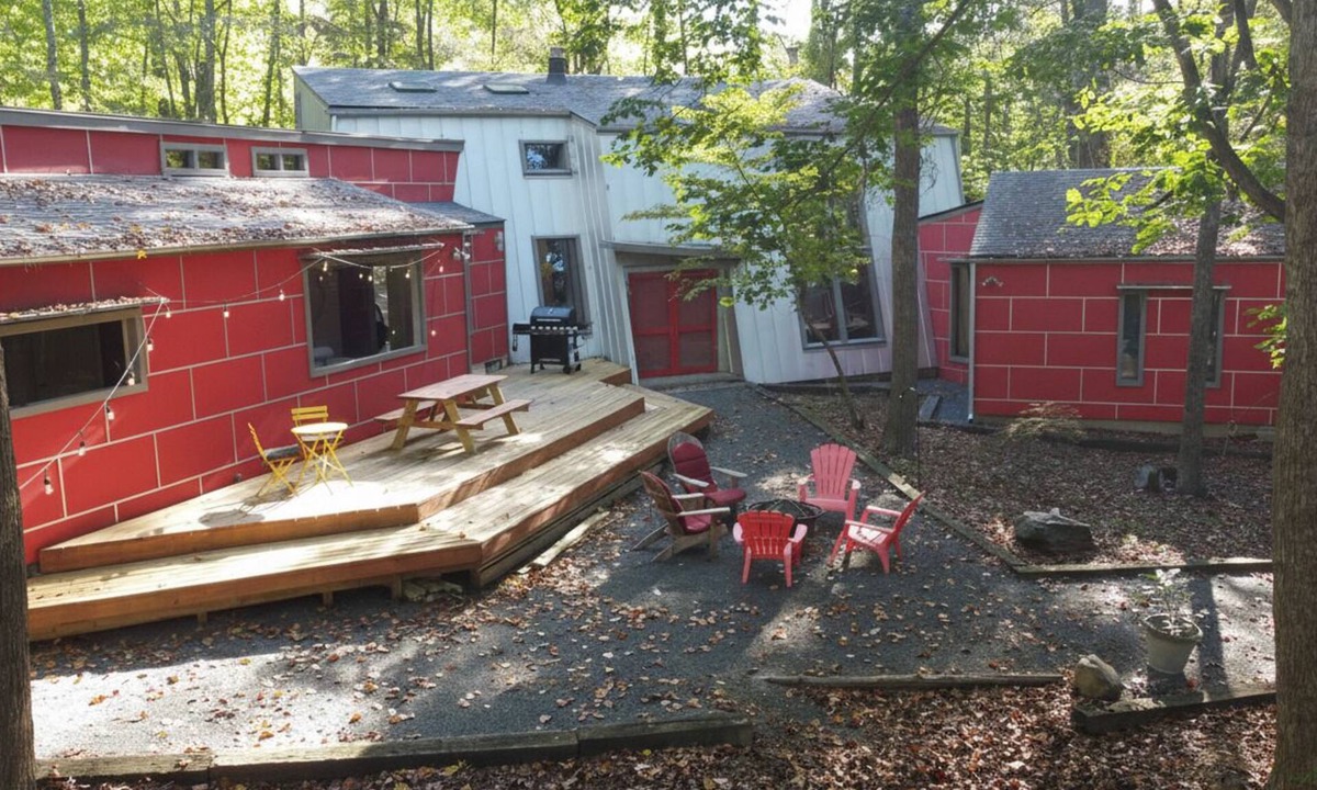 Durham House | Duke Forest Escape 3BR, 6 Beds, Huge Back Patio!