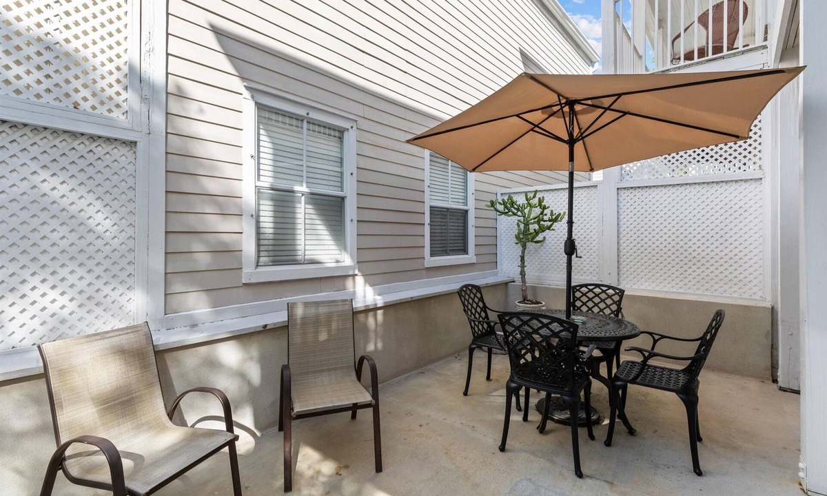 Old Town House | Duval Square Condo-2 bedroom 2.5 bath, w/pool, parking, on Duval St