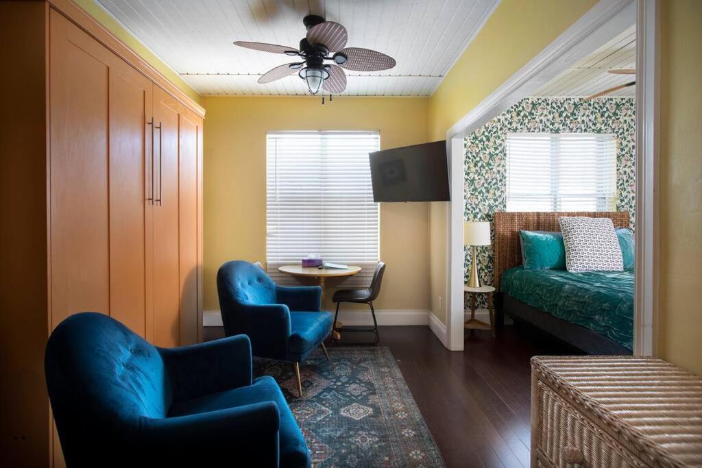 Downtown House | Duval Street Suite overlooking Duval with parking and pool