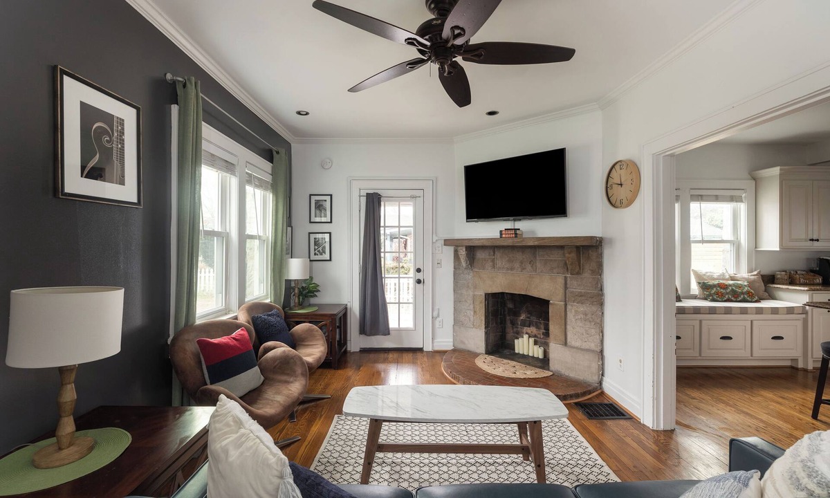 Rosebank Cottage | East Nashville Walkable Cottage- Sleeps 8