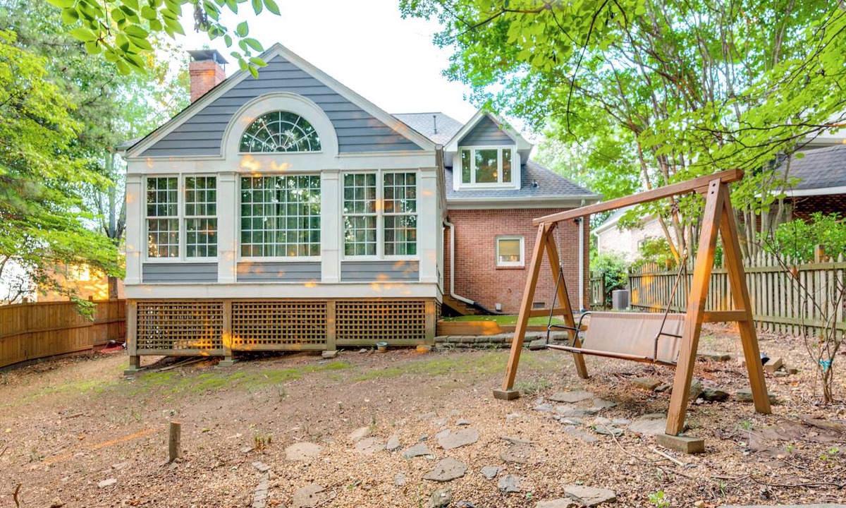 Northlake Cottage | Easy Hwy Access to Dtwn Atlanta! Group Retreat