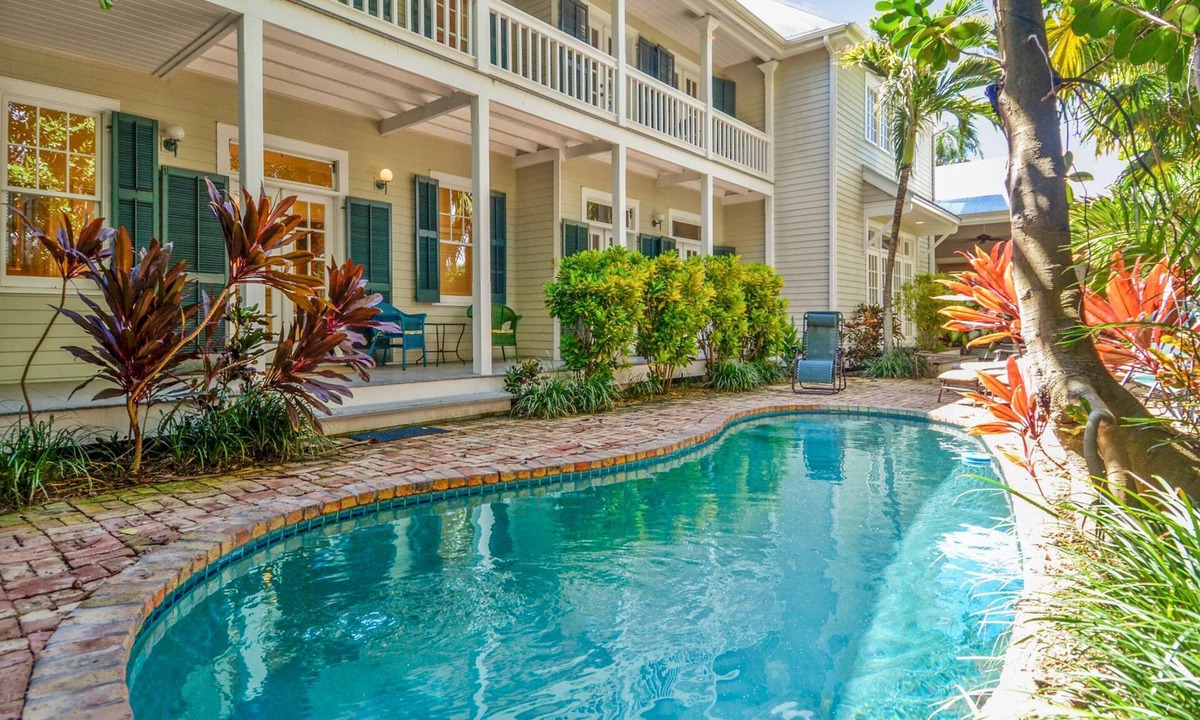 Livin | Bahama Village