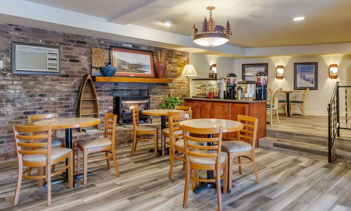 Cherokee Hotel | Econo Lodge Cherokee Near Island Park