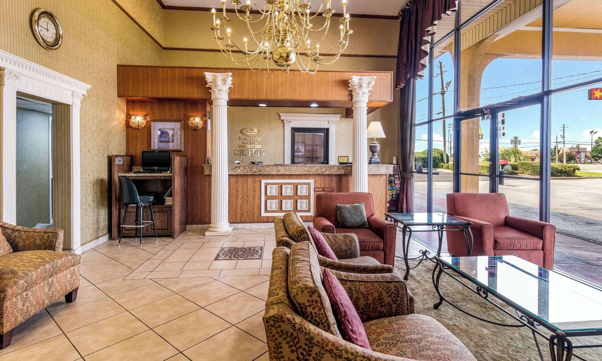 Griffin Hotel | Econo Lodge Inn & Suites Griffin North