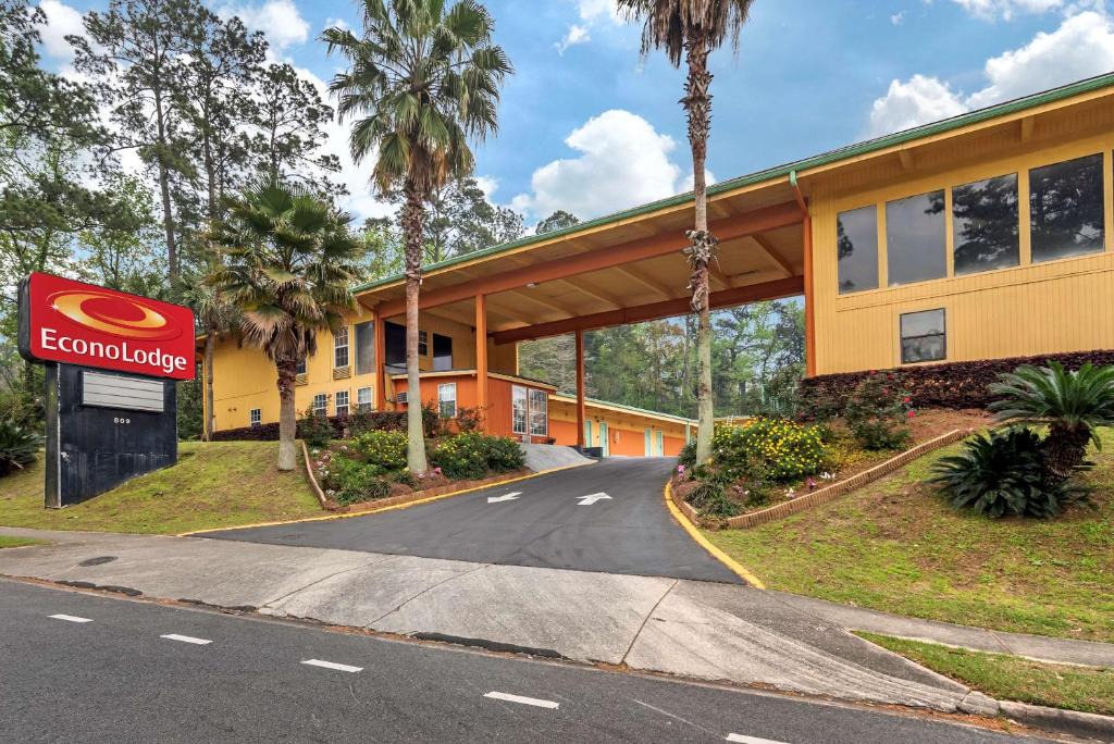 Tallahassee Cabin | Econo Lodge Tallahassee Near Capital -University