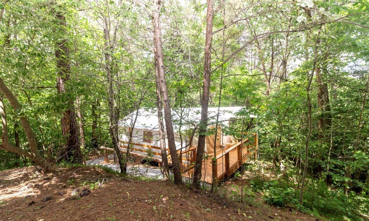 Copperhill RV Rental | Elegant Copperhill Accommodation Perfect for Luxury Camping in Tennessee