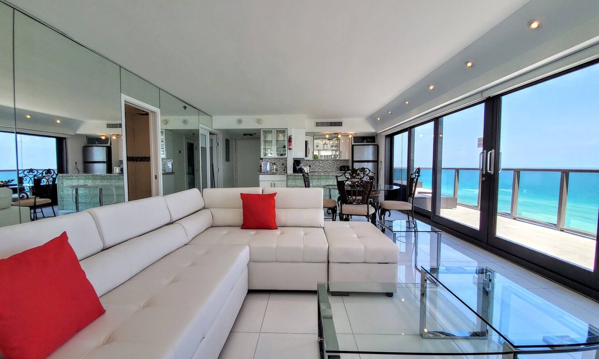 Mid Beach Apartment | Elegant Oceanfront with Views 2 Bedroom - 1101