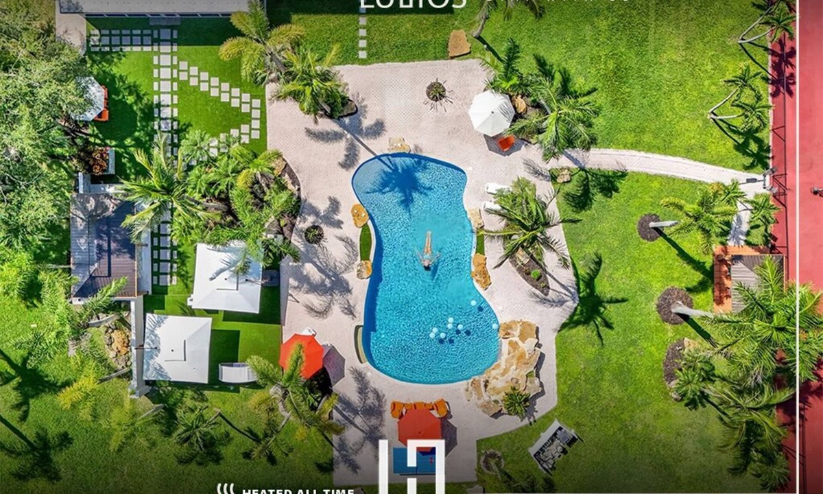 Homestead House | Elite 6BR Sports Resort: Heated Pool & Pro Courts