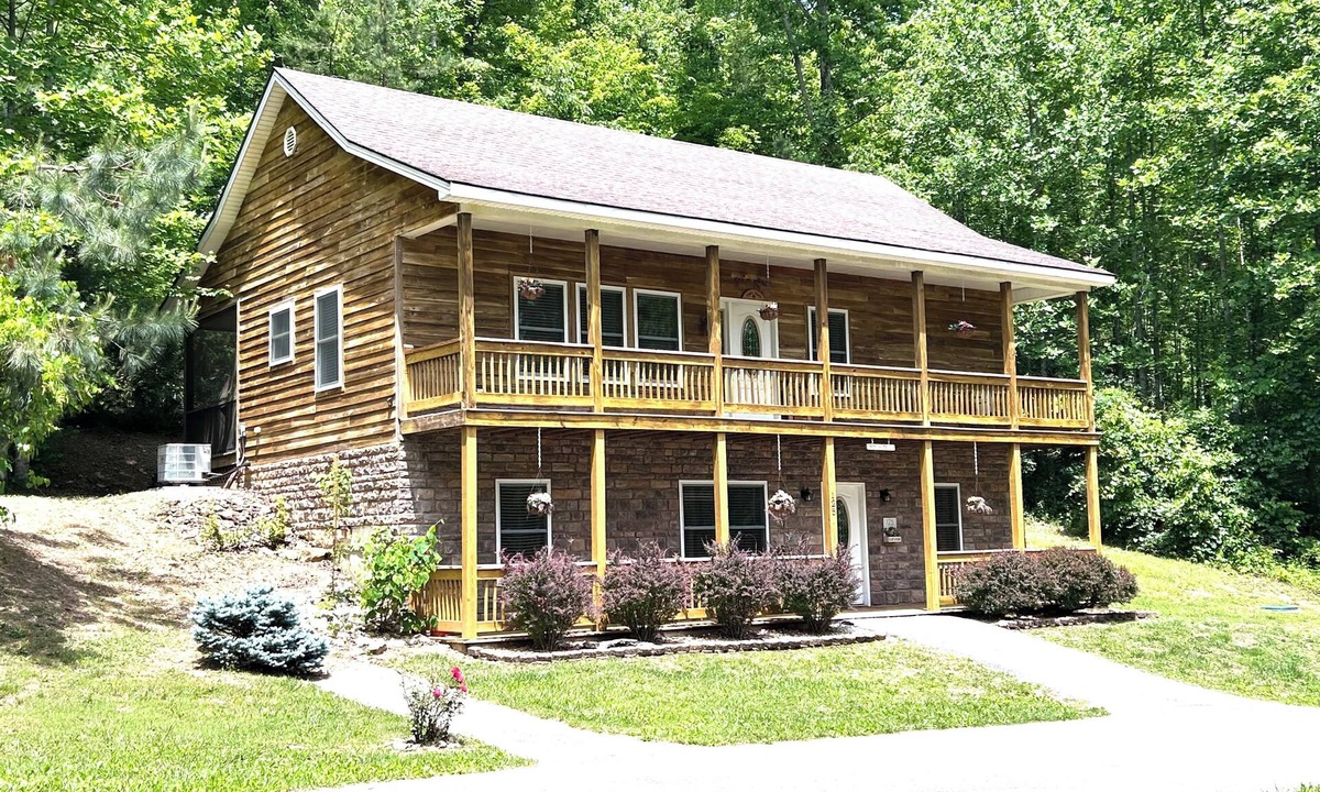 Sloans Valley Cabin | Ellie's Place-Reserve for Your Autumn Getaway!