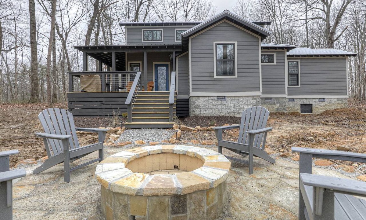 Monteagle Cabin | Embrace Nature in this Cozy Cabin with Fire Pit in Monteagle, Tennessee