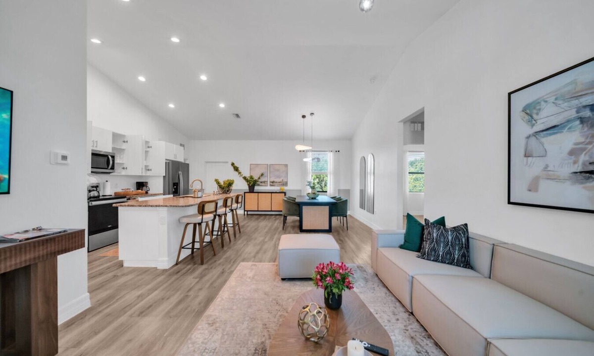 Port LaBelle House | Emerald Entry Retreat