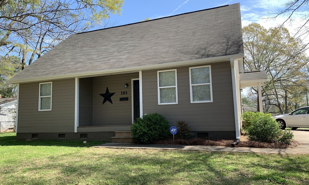 Monroe House | Encanto! A cheerful 2-bedroom first floor home.